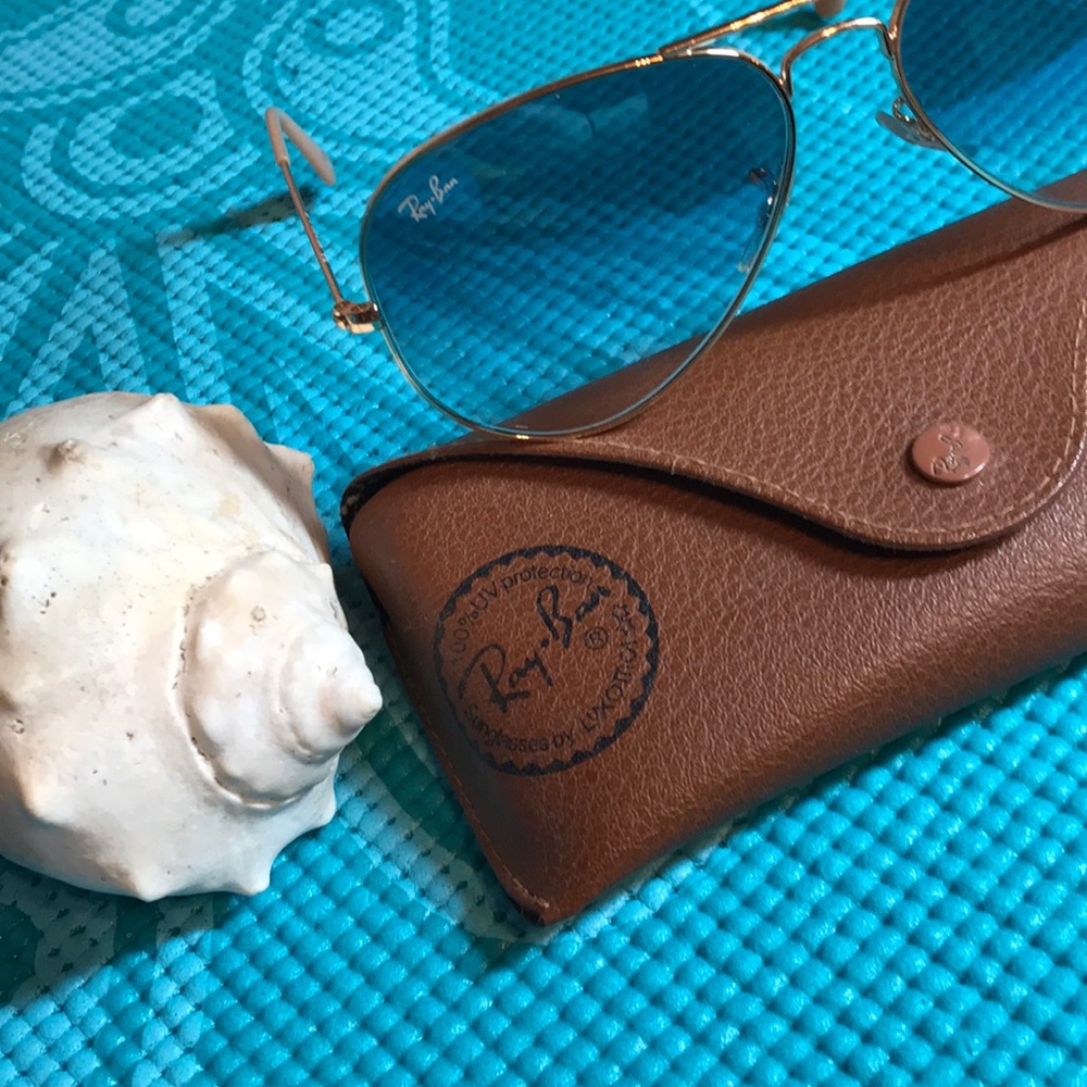🕶 Ray-Ban Aviators w/ case
